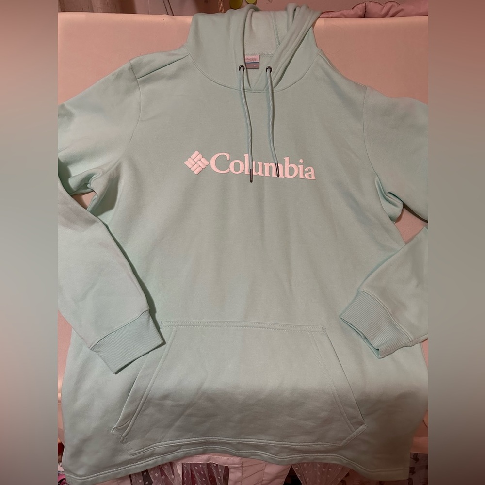 Baby/sky blue Columbia women’s hoodie